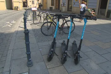 V Brně se objevily desítky sdílených elektrokoloběžek. Úředníci jsou překvapení, o nové službě nevěděli