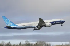 Nejdelší dopravní letadlo světa konečně vzlétlo. Boeing 777X má roční zpoždění