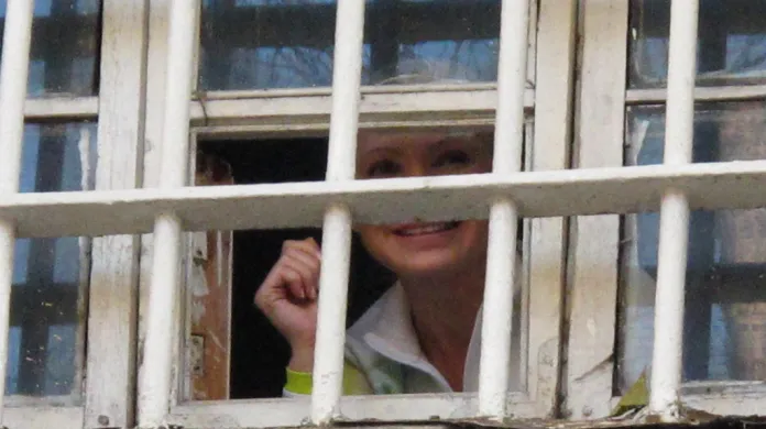 Julia Tymošenková zdraví své příznivce z vězení