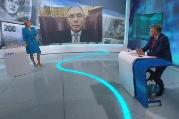 ČNB je opatrná, ale všichni už vidí světlo na konci tunelu, říká Švejnar