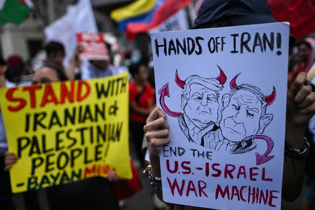 Protesty proti izraelským a americkým úderům na Írán ve filipínské Manile, 3. 3. 2026