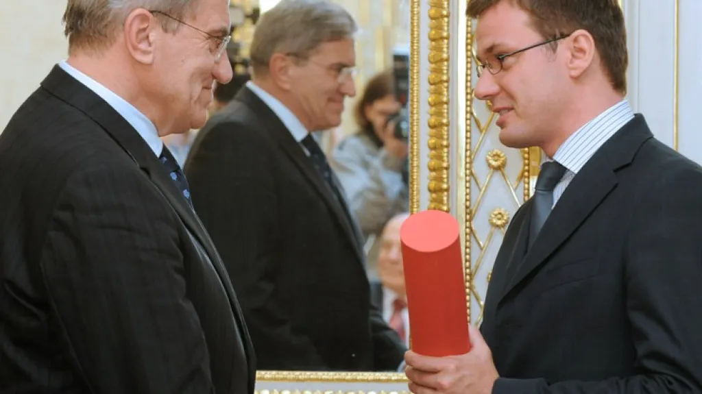 Ministr Liška předává cenu