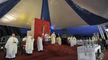 Papež na Kubě odsloužil mši