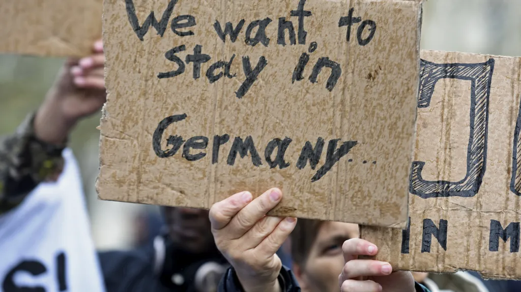 Demonstrace na podporu migrantů v Hamburku