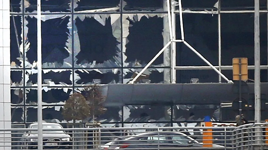 Bruselské letiště Zaventem po výbuchu
