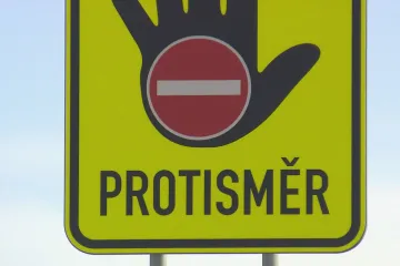 Do protisměru vjede v průměru jeden řidič denně, speciálním značkám navzdory