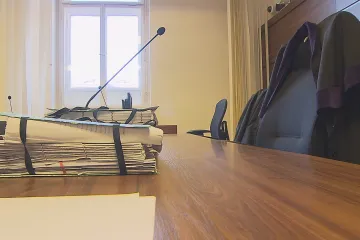 Méně soudců z lidu. Vláda schválila omezení případů, kde mohou rozhodovat přísedící u soudu 
