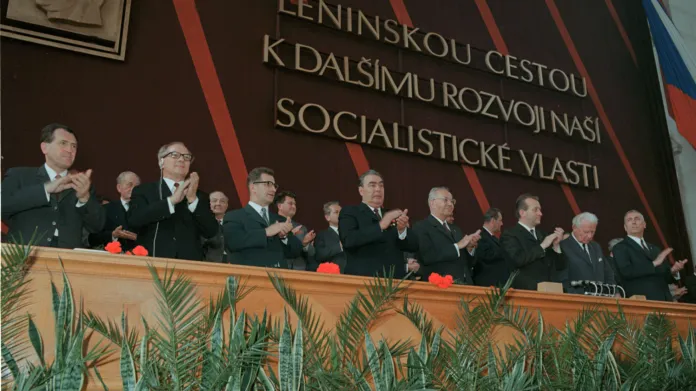 Leonid Brežněv na následujícím XIV. sjezdu KSČ v roce 1971