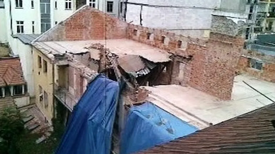 Zřícený strop v Soukenické ulici