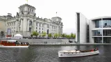 Britská panovnice si prohlédla Berlín z loďky