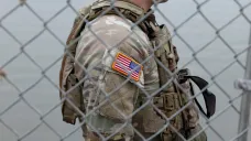 Americký voják v městě Eagle Pass u hranice s Mexikem