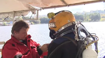 Potapěči se chystají na ponor do přehrady