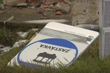 Ze zastávky jsou trosky. Kraj a stát se neshodnou, kdo se o to má postarat