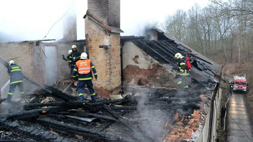 Následky požáru chebského internátu