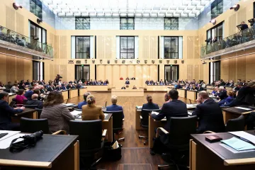 Komora německých spolkových zemí schválila obří dluhový balík