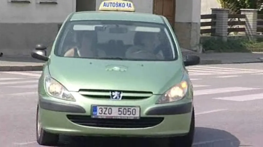 Policie dopadla mladíka, který skládal zkoušky v autoškole pod vlivem alkoholu