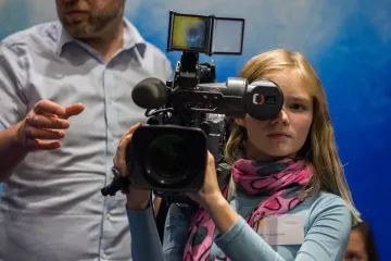 Billie Eilish, atentát na Heydricha ve 3D nebo mostecká Severka. Nejsledovanější letošní videa na webu ČT24