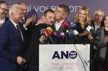 Guru Mára, nosorožec u zubaře i ženy islamistů. Prohlédněte si snímky nominované na Czech Press Photo