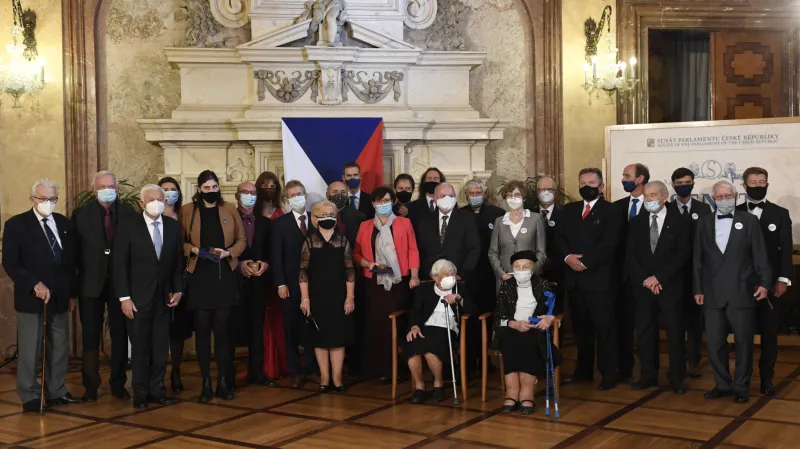 Držitelé senátní medaile