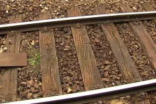 Soud otevřel případ smrti dívky, která vypadla z vlaku