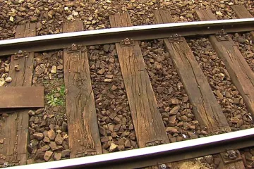 Soud otevřel případ smrti dívky, která vypadla z vlaku