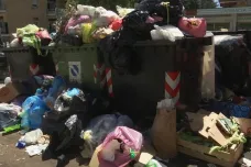 Řím prohrává boj s nánosy odpadků. Lékaři mají strach z šíření nemocí, EU hrozí sankcemi