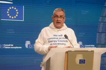 Ministerstvo chce prodejem mikin pomoci Ukrajině. Vybrané peníze použije na nákup generátorů