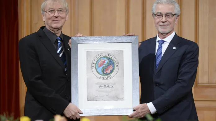 Alternativní Nobelovu cenu získal agronom Hans Herren (vpravo)