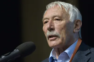 Zemřel Richard Falbr. Odborový předák a exsenátor