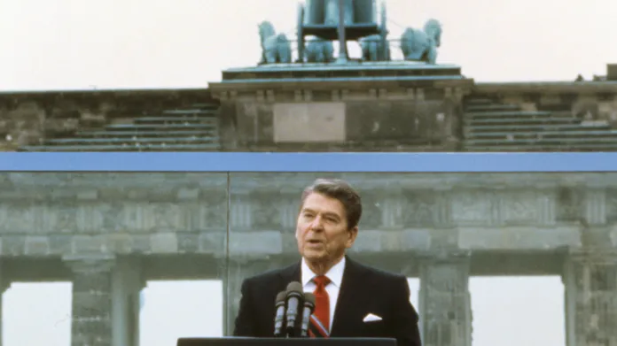 „Pane Gorbačove, strhněte tu zeď!“ Ronald Reagan v červnu 1987 v Západním Berlíně