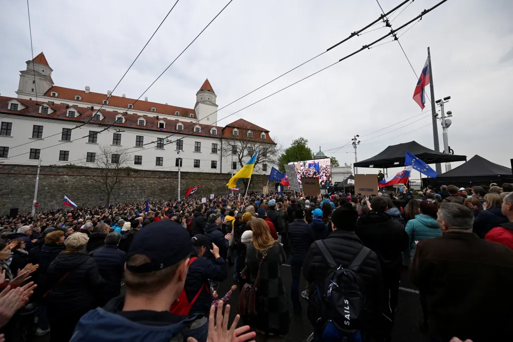 Protesty proti Ficově vládě v Bratislavě