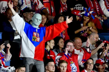 Vlakem se fanoušci do Bratislavy na čtvrtfinále s Německem ještě dostanou. Dopravci přidávají vagony