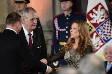 Znovu Lenka Procházková. Zeman navrhl do rady ÚSTRu spisovatelku, kterou už senátoři odmítli