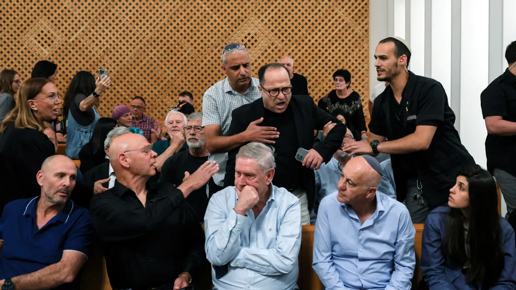 Roztržka během jednání izraelského nejvyššího soudu o stížnostech na rozhodnutí vlády odvolat šéfa Šin Betu