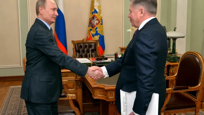 Snímek z jednání Vladimira Putina s předsedou nejvyššího soudu Vjačeslavem Lebeděvem
