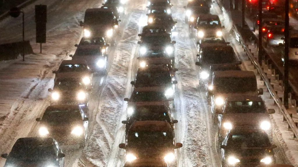 Husté sněžení na dálnici v Berlíně