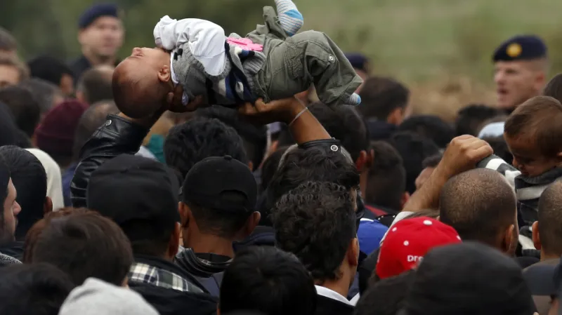 Navzdory počasí zažívá srbsko-chorvatské pomezí horké chvilky