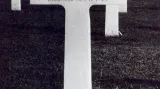 Hrob Johna Bankse na americkém vojenském hřbitově u Neuville-en-Condroz v Belgii