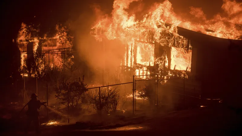 Kalifornii zasáhly rozsáhlé lesní požáry