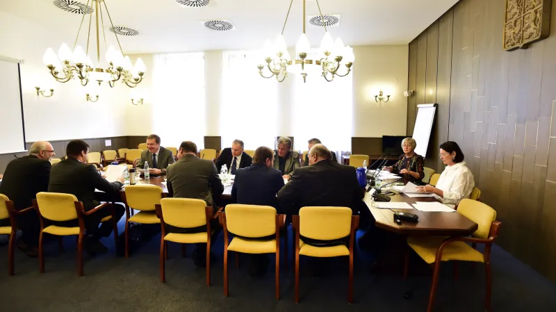 Sněmovní mandátový a imunitní výbor projednával žádost policie o vydání Andreje Babiše a Jaroslava Faltýnka