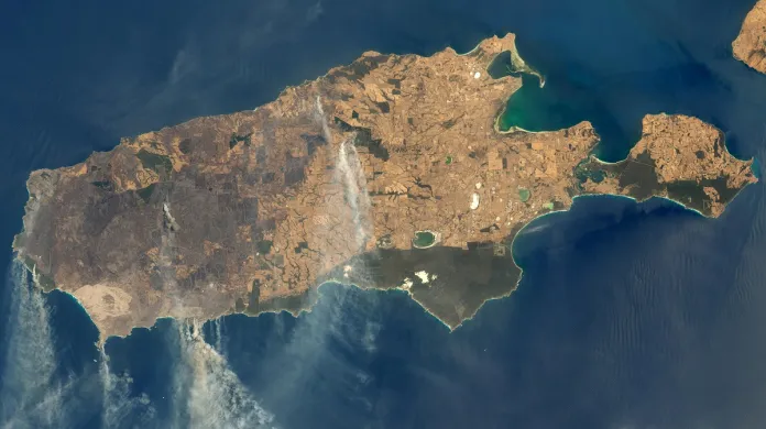 Hořící Klokaní ostrov ze satelitů NASA
