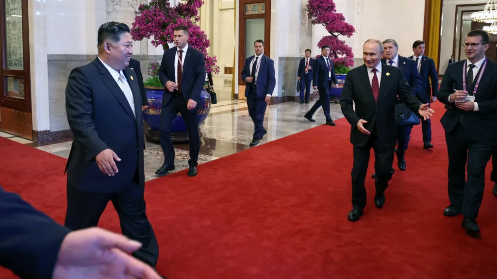 Kim Čong-un se v Pekingu setkal s Vladimirem Putinem (3. září 2025)