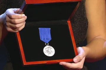 Pomáhali vězňům, zachraňovali kostel či pašovali zprávy. Post Bellum ocenila bojovníky s totalitou