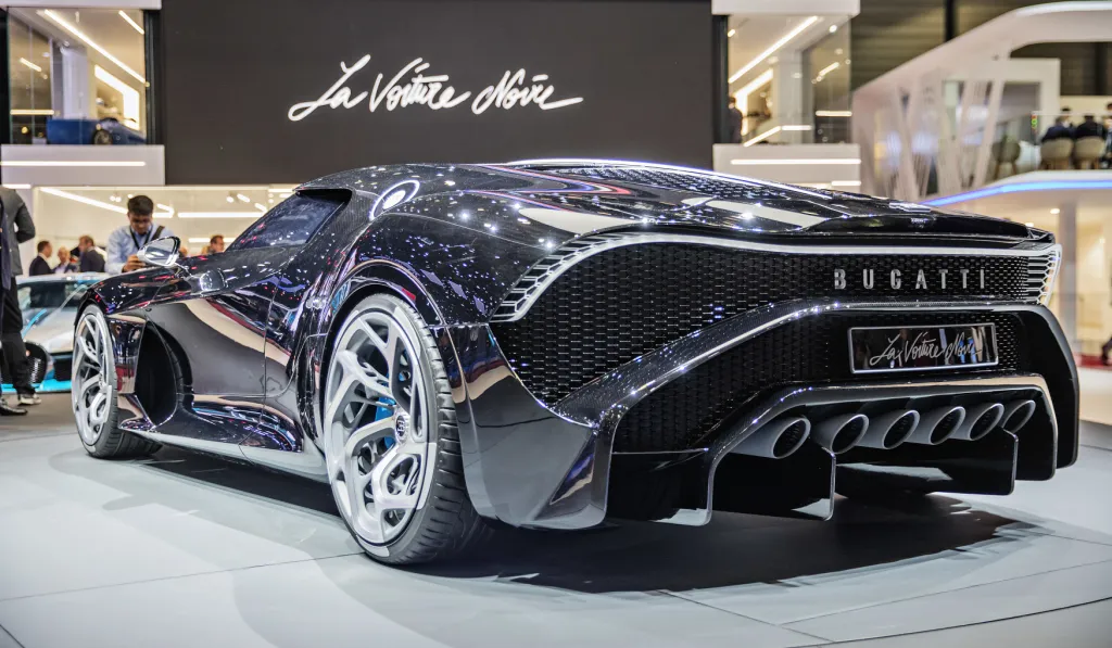 Bugatti La Voiture Noire vznikl v jediném exempláři. Zákazník za něj zaplatil 16,7 milionu eur, tedy 427,7 milionu korun. Inspirací pro současný model byl vůz Atlantic, který vlastnil Jean Bugatti, syn zakladatele