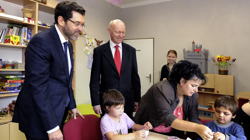 Velvyslanci USA a Norska navštívili komunitní centrum v Krásné Lípě