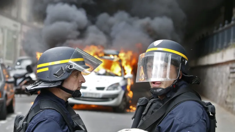 Zpravodaj ČT: Demonstranti doufají, že rozhodnutí vlády zvrátí