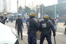 Zločinci na francouzských předměstích vyvolávají nepokoje, aby jinde měli klid na prodej drog