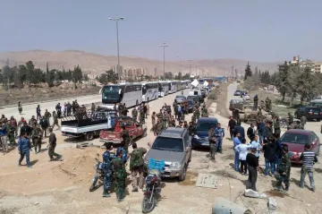 Z východní Ghúty se poprvé evakuují rebelové, před boji prchají tisíce lidí denně