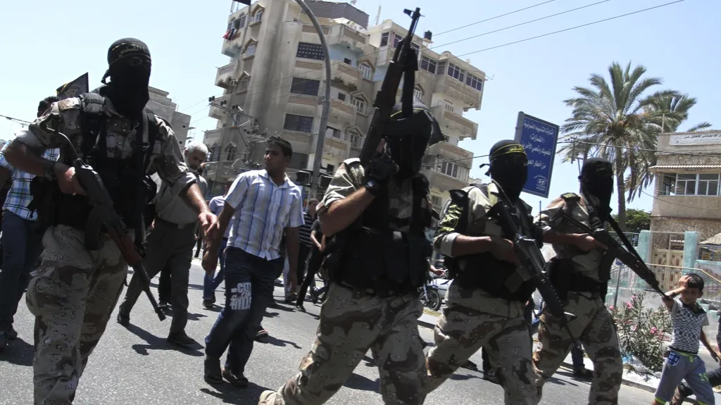 Ozbrojenci Hamasu v ulicích města Gaza