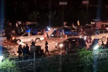 Na Papui Nové Guineji vypukly po stávce policie nepokoje a začalo rabování, šestnáct lidí zemřelo